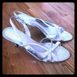 Naturalizer size 9 strappy heels